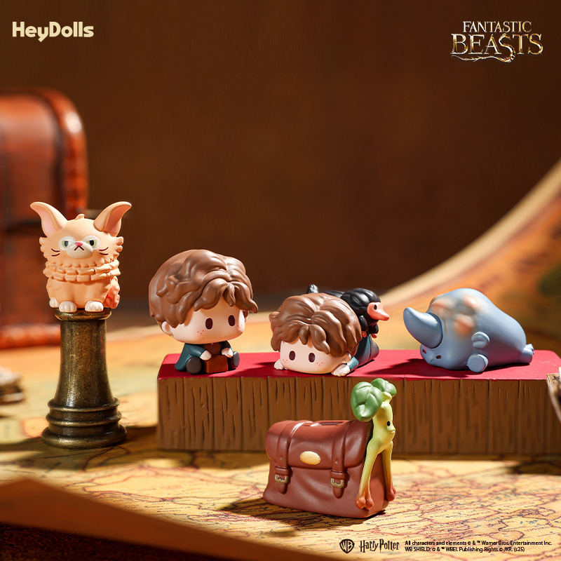 Fantastic Beasts Illustrated Guide Mini Blind Bag